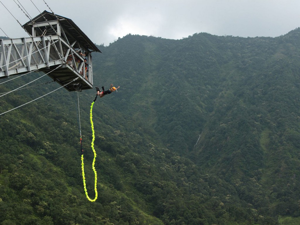 Bungee Jumping: A Emoção de Saltar no Vazio