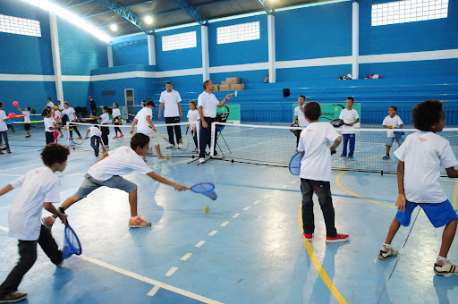 Tênis na Escola: Benefícios e Como Implementar o Esporte