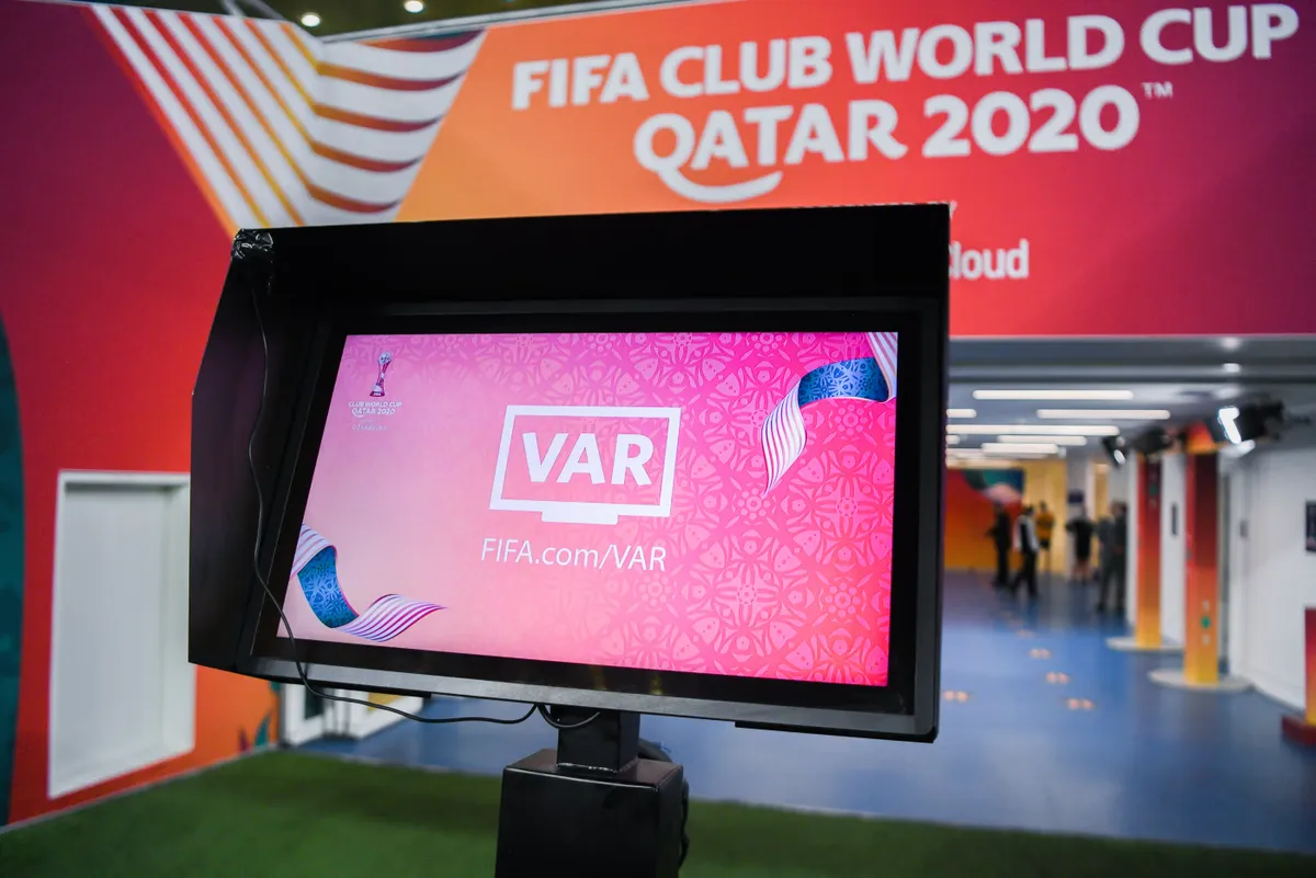 Como Funciona o VAR no Futebol: Guia Completo