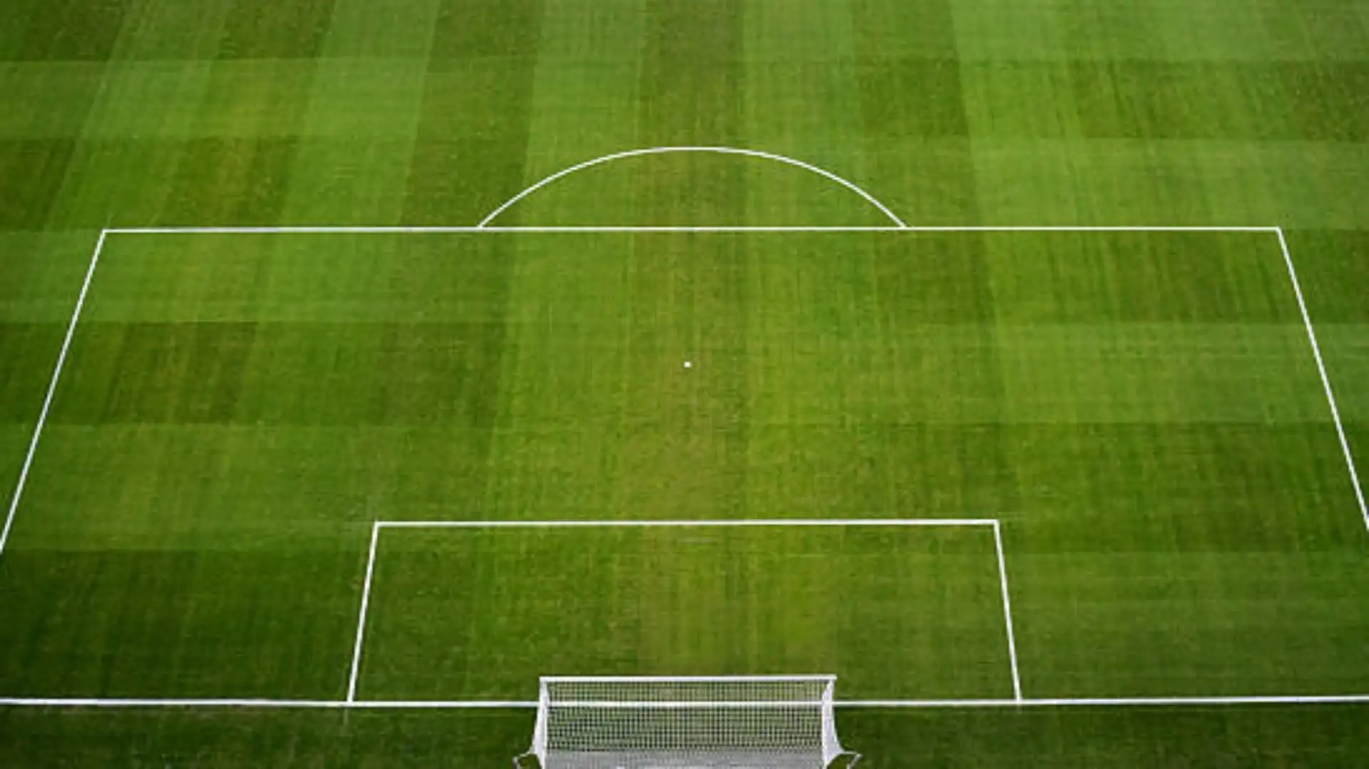 Para Que Serve a Meia-Lua no Campo de Futebol?