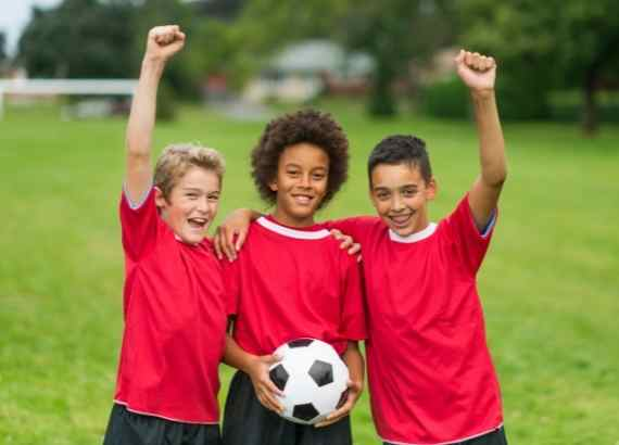 Futebol para Crianças: Benefícios, Dicas e Como Incentivar os Pequenos