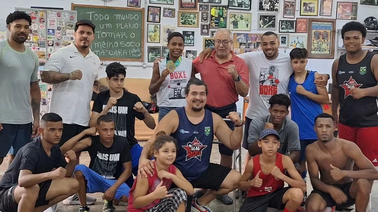 Impactos Sociais do Boxe em Comunidades Carentes: Transformação Através do Esporte