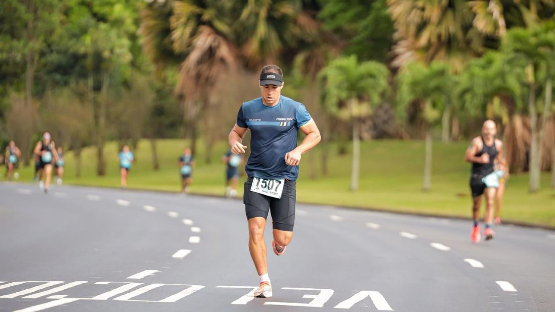 Impacto do Terreno nos Treinos de Corrida